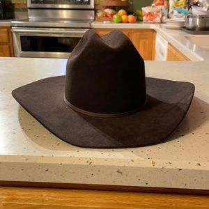 5 Western style hats